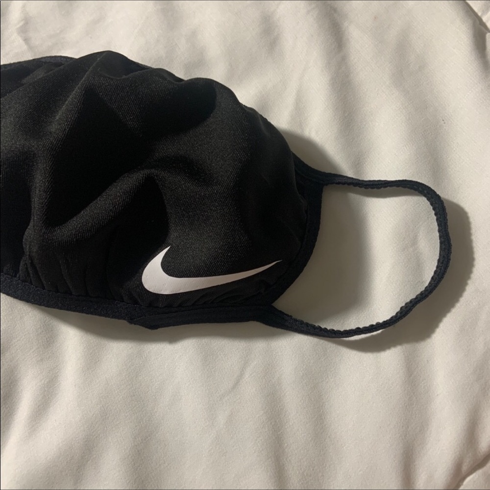 BRAND NEW ♡ Fashionable Logo Face Mask - Picture 3 of 6